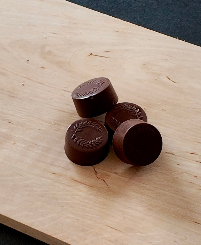 Bonbon chocolat lait et praliné pistache